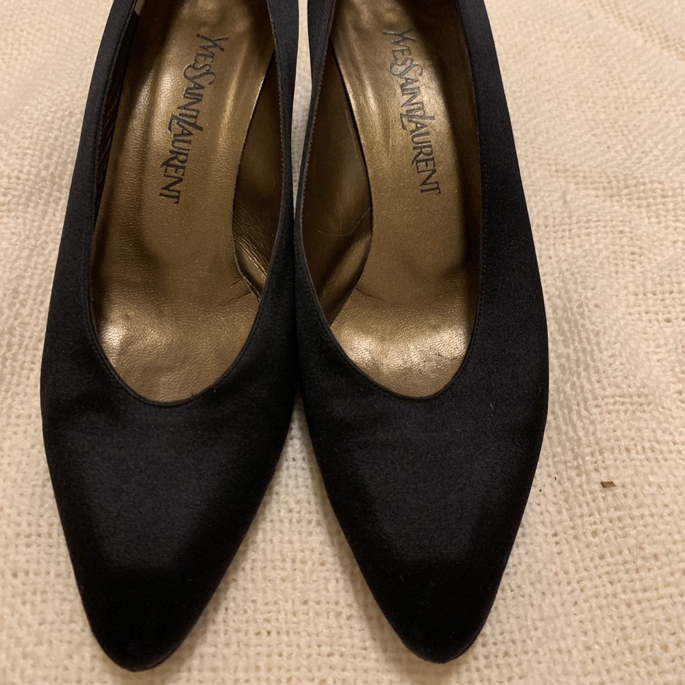 VINTAGE Yves St Laurent black pumps
